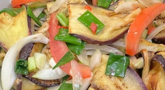 salada de berinjela grelhada