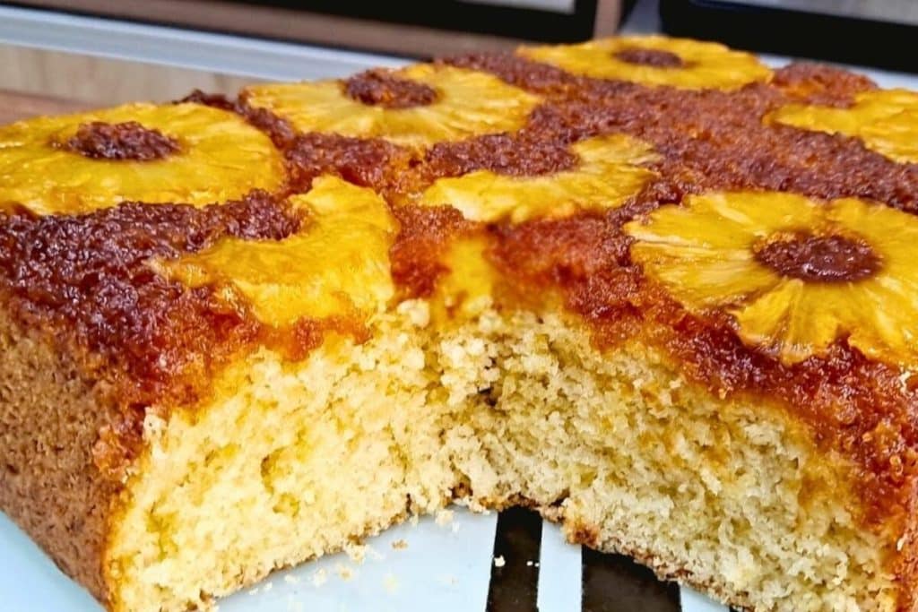 bolo de abacaxi caramelizado