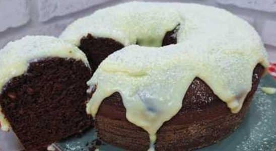 bolo de chocolate com cobertura