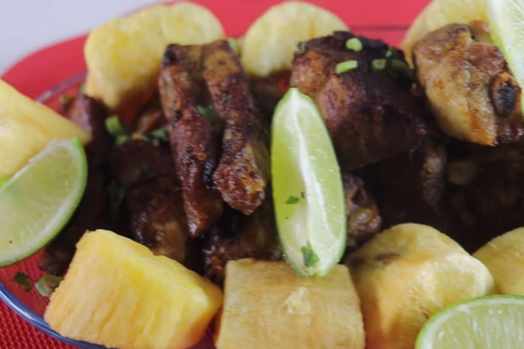costelinha frita com mandioca