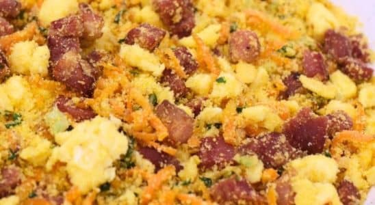farofa com bacon e calabresa