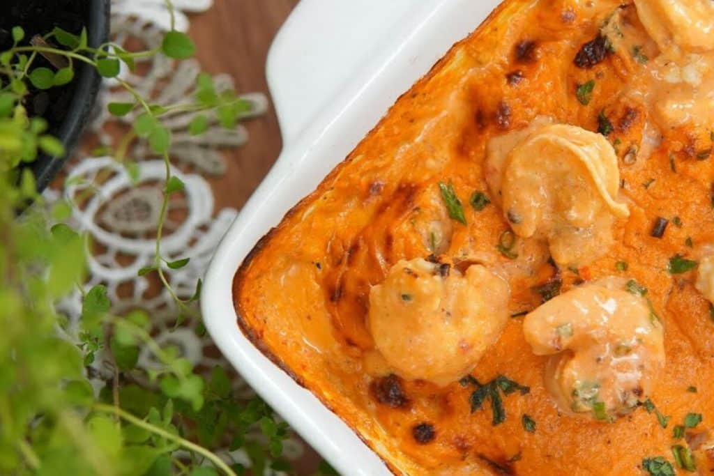 peixe ao molho com camarão