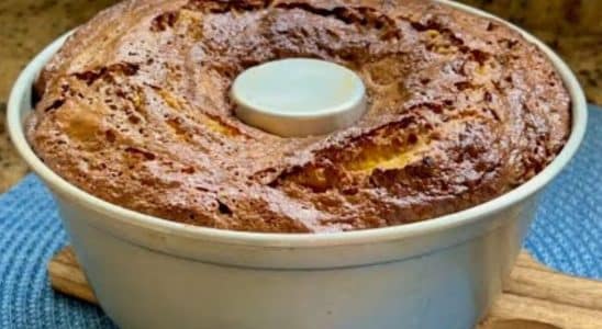 bolo que já sai recheado do forno