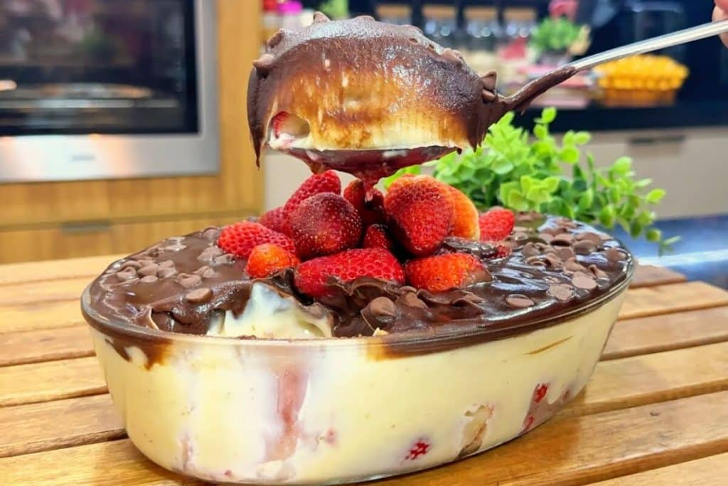 bombom de morango na travessa