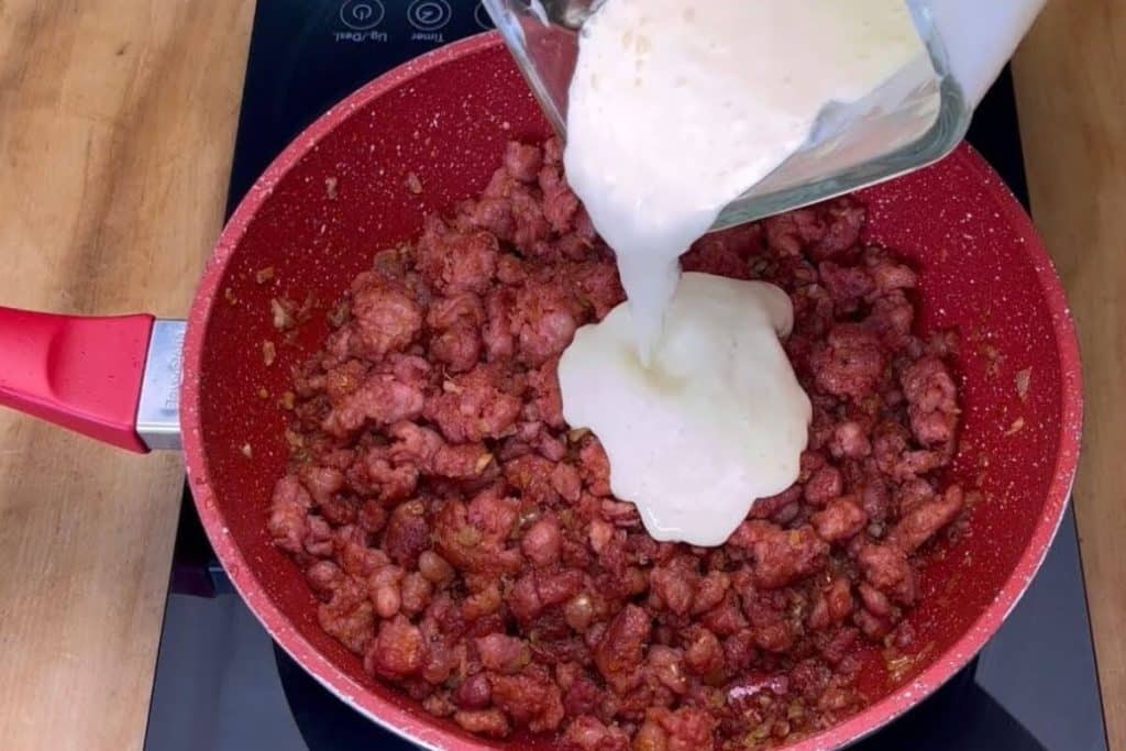 fricassê de linguiça