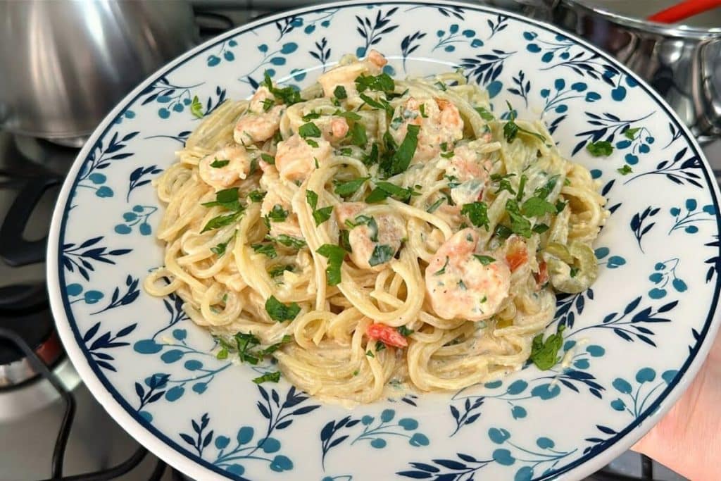 macarrão ao molho de camarão