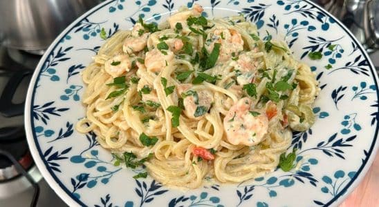 macarrão ao molho de camarão