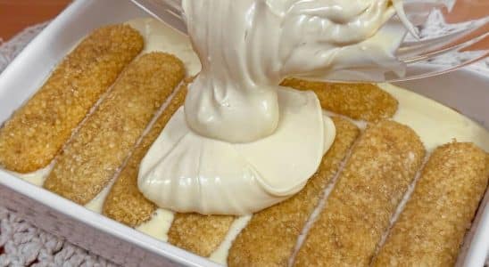 sobremesa com biscoito champagne