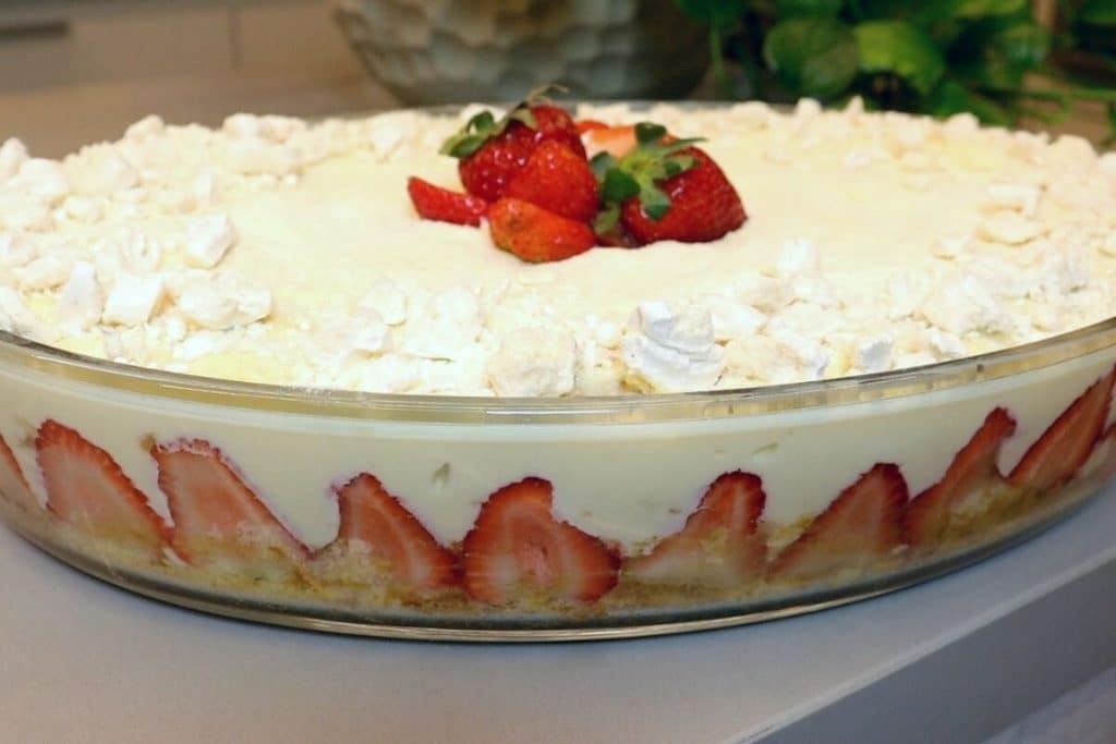 torta de morango com ninho