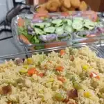 Arroz a grega: o acompanhamento que não pode faltar no seu almoço de Natal e Ano Novo. 1 arroz a grega