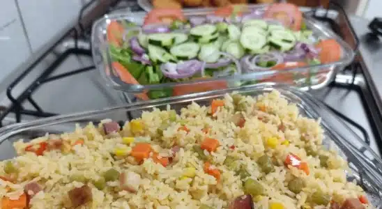 Arroz a grega: o acompanhamento que não pode faltar no seu almoço de Natal e Ano Novo. 3 arroz a grega