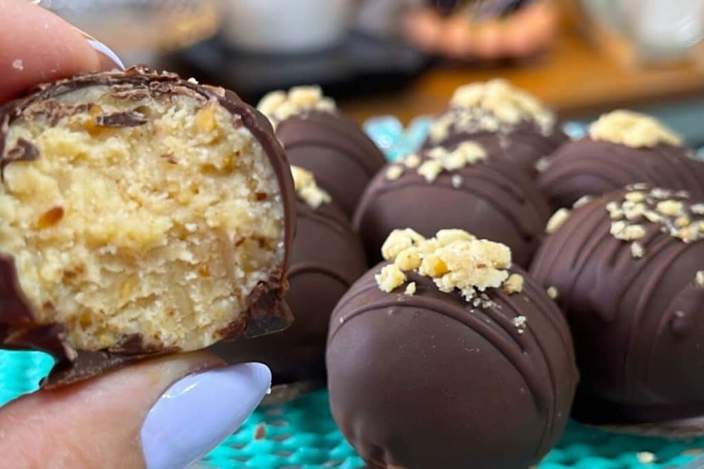 Bombom de paçoquinha sem leite condensado e sem fogão para sua festa de fim de ano 36 bombom de paçoquinha