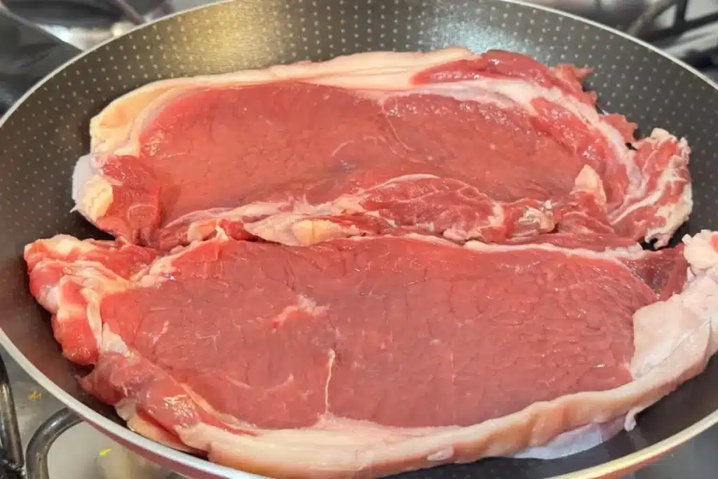 Bife macio e suculento: o segredo para nunca mais errar o ponto e servir uma carne perfeita. 4 bife macio e suculento