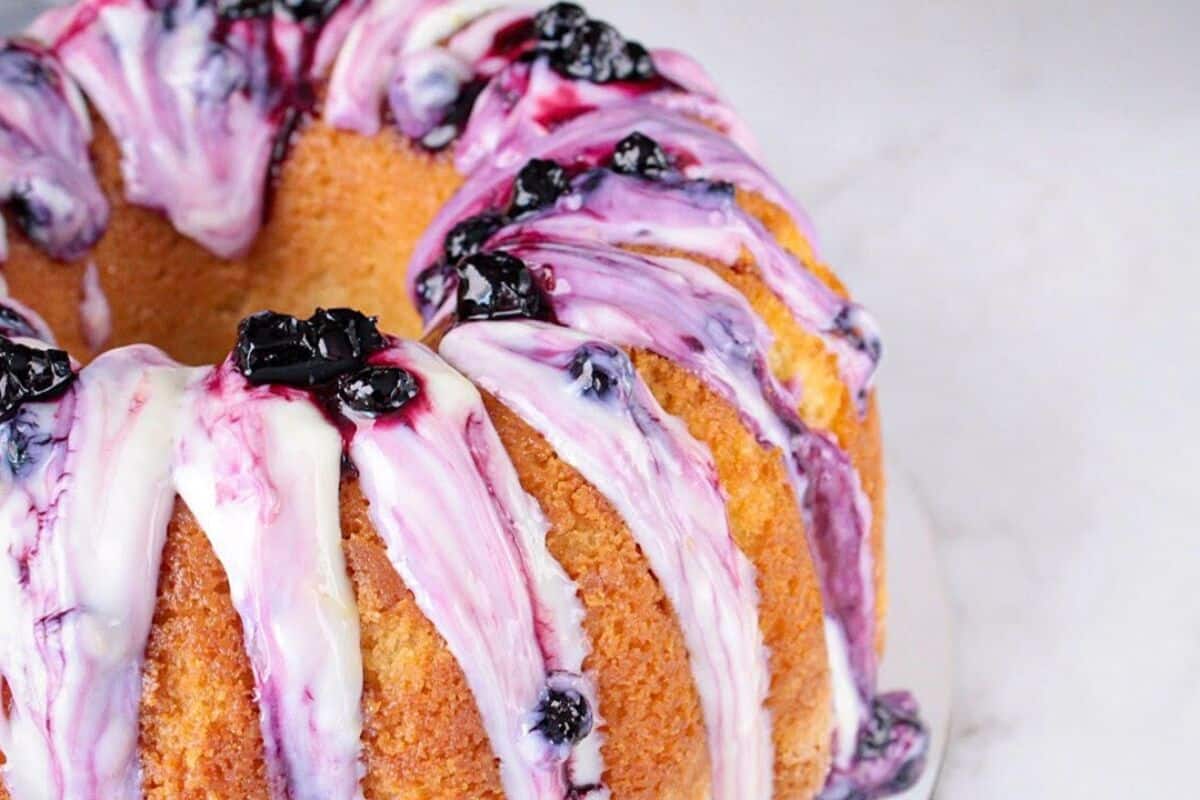 Bolo de iogurte fofinho e irresistível para deixar o café da manhã de ano novo muito especial 13 bolo de iogurte