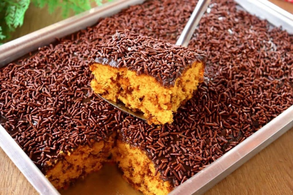 Bolo formigueiro de cenoura fofinho e muito fácil de preparar para o lanche da tarde 78 bolo formigueiro de cenoura