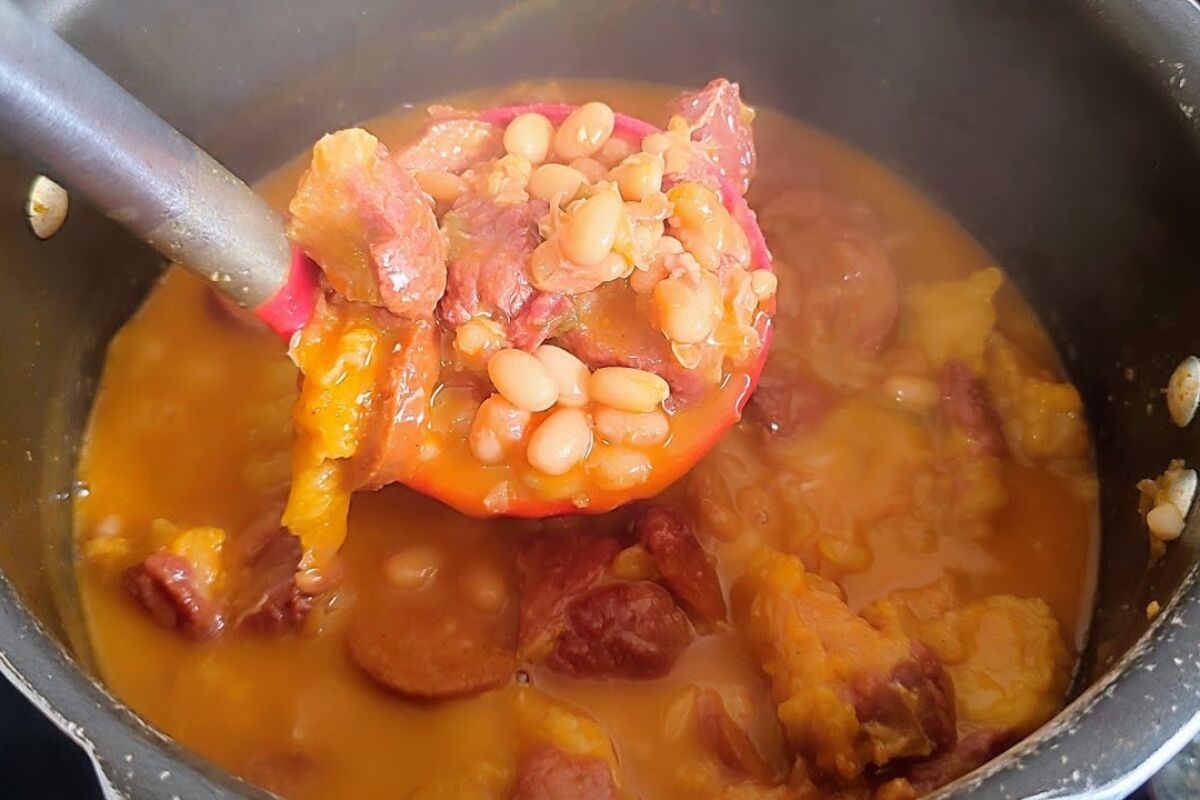 Feijão com carne seca suculento e simples de fazer para o seu almoço especial de fim de ano 61 feijão com carnê seca