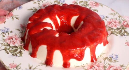 panna cotta com morango