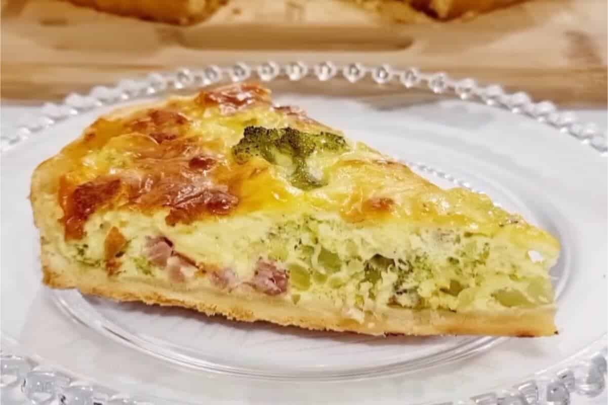 Quiche de brócolis deliciosa e fácil de preparar para servir como entrada na ceia de Ano Novo 55 quiche de brócolis
