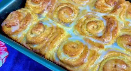 Rosquinha de canela: a receita deliciosa que não precisa sovar para o seu café da tarde. 1 rosquinha de canela