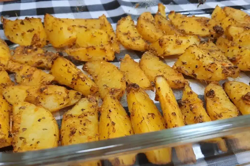 Batata rústica deliciosa: o acompanhamento mais fácil e saboroso para a ceia de Natal. 4 batata rústica deliciosa