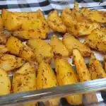 Batata rústica deliciosa: o acompanhamento mais fácil e saboroso para a ceia de Natal. 1 batata rústica deliciosa
