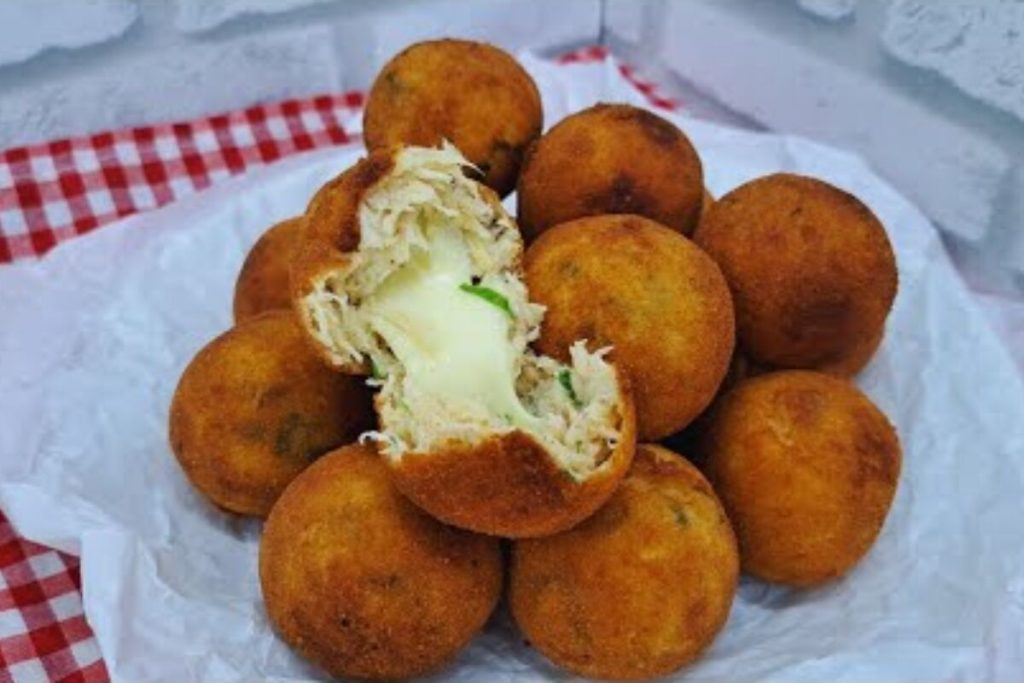 bolinho de batata com frango