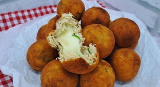 bolinho de batata com frango