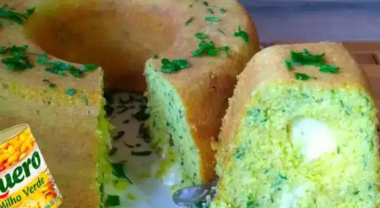 Bolo de milho salgado e recheado de liquidificador para um lanche delicioso com a família 2 bolo de milho salgado