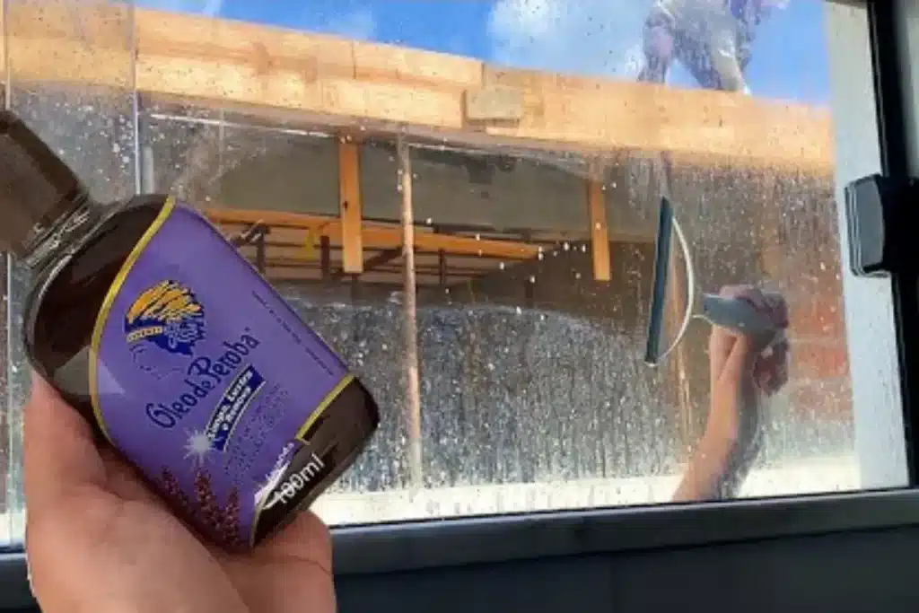 Como limpar vidros: use essa misturinha para limpar vidros poderosa que tira toda sujeira e deixa tudo brilhando. 3 misturinha para limpar vidros
