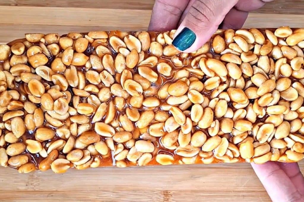 Pé de moleque irresistível para deixar o seu começo de ano muito mais gostoso 40 pé de moleque