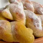 Rosca de fubá com erva doce feita do jeitinho da roça para deixar seu café da manhã de Natal muito mais especial 1 rosca de fubá com erva doce