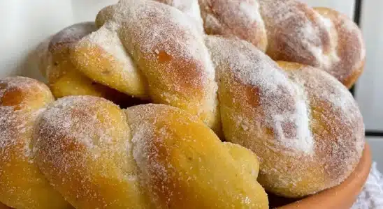 Rosca de fubá com erva doce feita do jeitinho da roça para deixar seu café da manhã de Natal muito mais especial 1 rosca de fubá com erva doce