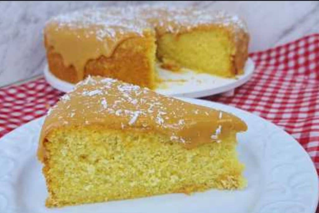 bolo de fubá com doce de leite