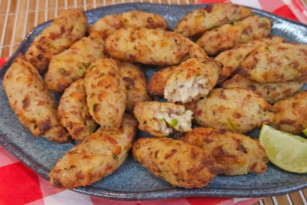 bolinho de arroz com calabresa