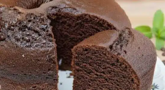 Bolo de chocolate com maionese: uma receita surpreendente, rápida e fofinha para o seu lanche da tarde 2 bolo de chocolate com maionese