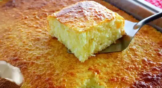 Bolo de coco sem farinha perfeito e muito fofinho para um café da tarde leve e saboroso 1 bolo de coco sem farinha