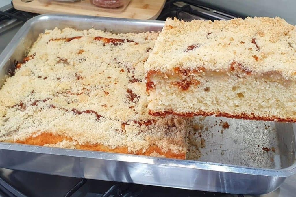 Cuca de doce de leite com banana e farofa crocante para um lanche da tarde irresistível 85 cuca de doce de leite