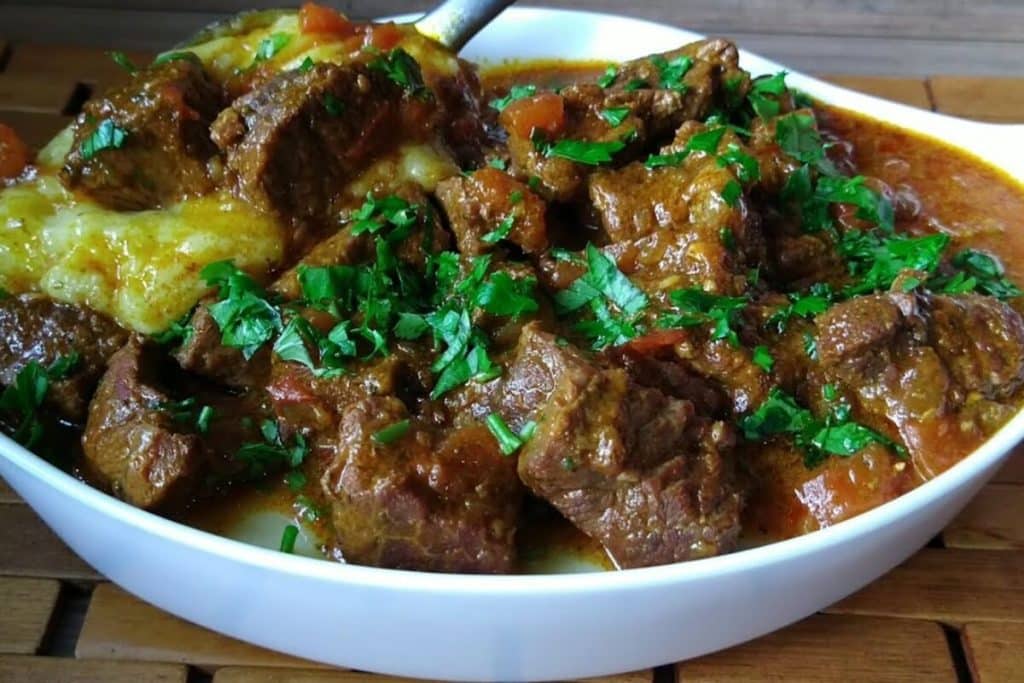 carne de panela com polenta