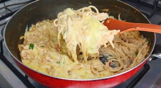macarrão cremoso de frigideira