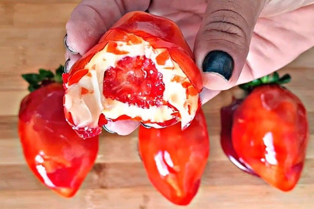 Morango do amor: aprenda o jeito mais fácil de fazer essa sobremesa famosa e deliciosa 20 morango do amor