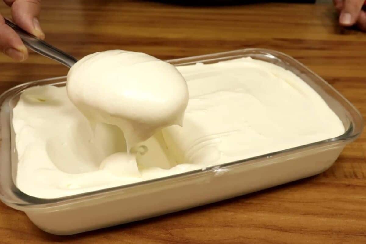 mousse cremoso de leite ninho