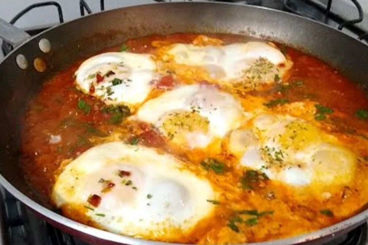 Ovos ao molho de tomate: descubra o melhor jeito de comer ovos numa receita simples, fácil e muito gostosa 99 ovos ao molho de tomate