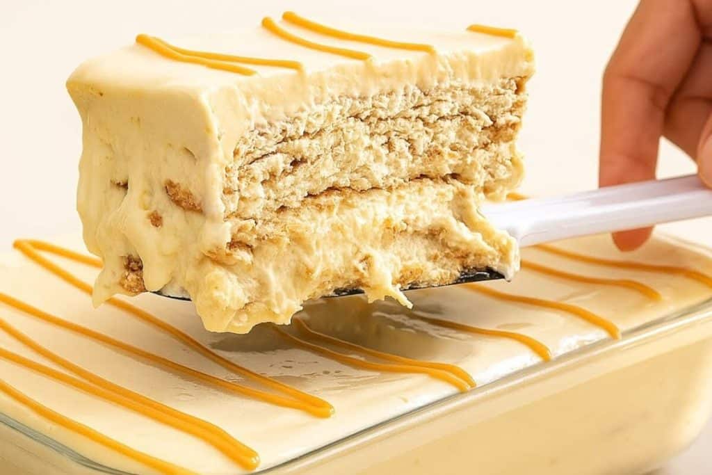 Pavê de doce de leite que não vai ao fogo: basta bater e gelar para ter uma sobremesa incrível 12 pavê de doce de leite