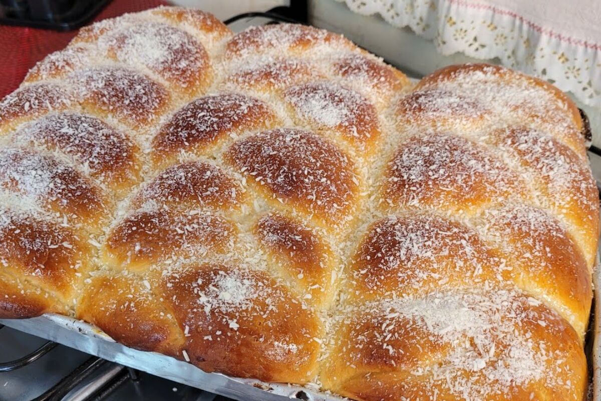 Pão doce da vovó muito fácil e fofinho que fica molhadinho e desfiando para o seu café 27 pão doce da vovó