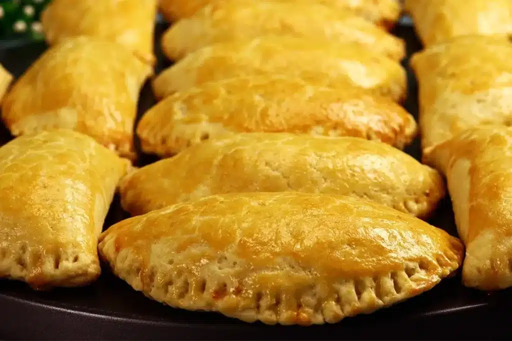 Receita de pastel de forno assado com massa profissional que derrete na boca e rende muito 4 pastel de forno assado