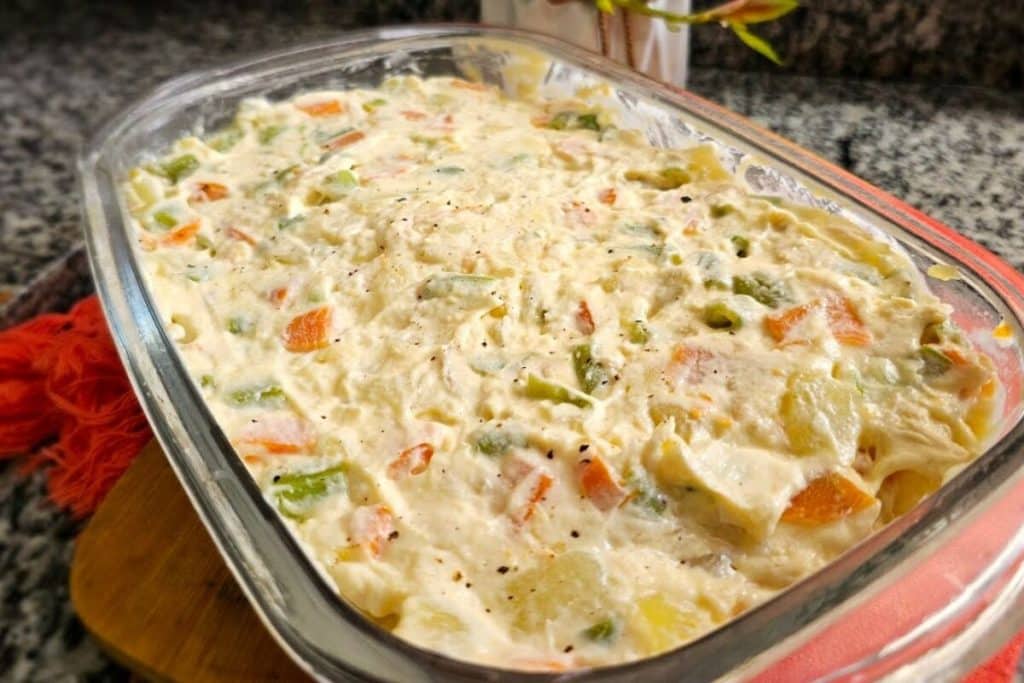 Salada de maionese com frango desfiado deliciosa para o acompanhamento perfeito do seu almoço 166 salada de maionese com frango