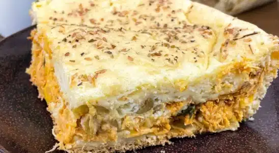 Torta de frango sem glúten feita no liquidificador e sem leite, ideal para quem busca uma opção saudável 1 torta de frango sem gluten