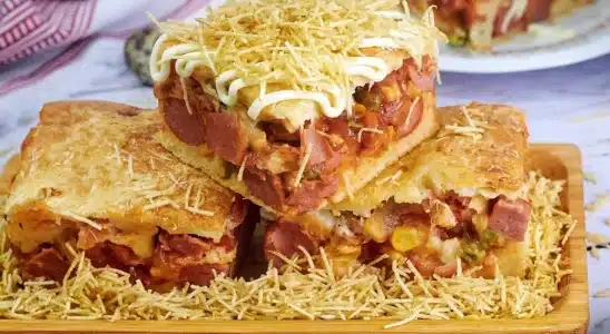 Como fazer torta salgada de salsicha com uma massa infalível que fica fofinha e muito saborosa 1 torta salgada de salsicha