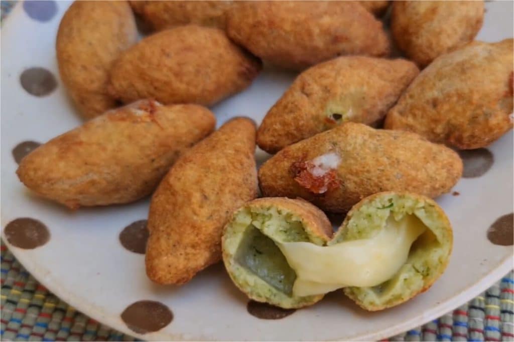 Bolinho de arroz sequinho e dourado, a melhor forma de aproveitar as sobras com muito sabor 140 bolinho de arroz 13 12 1
