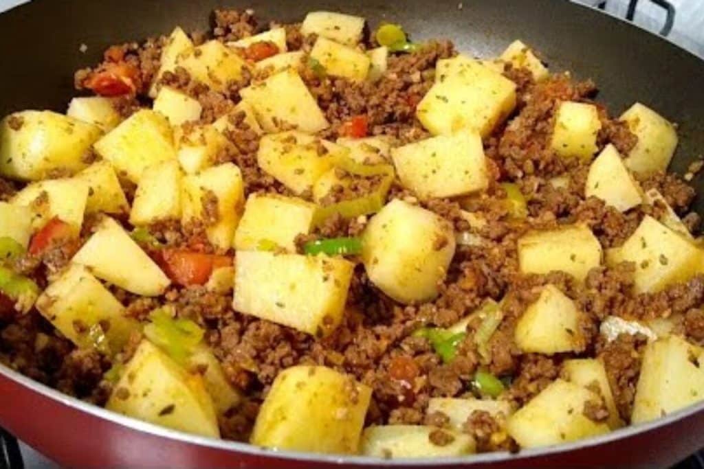 Carne moída com batatas: a opção de almoço simples, econômico e saboroso para o dia a dia 162 carne moída com batatas
